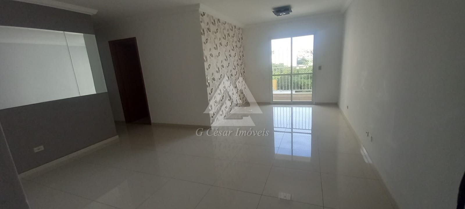 2° Sala com sacada