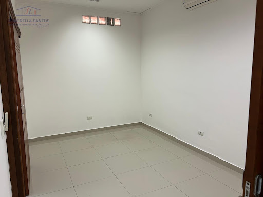 Sala 04, com piso em porcelanato