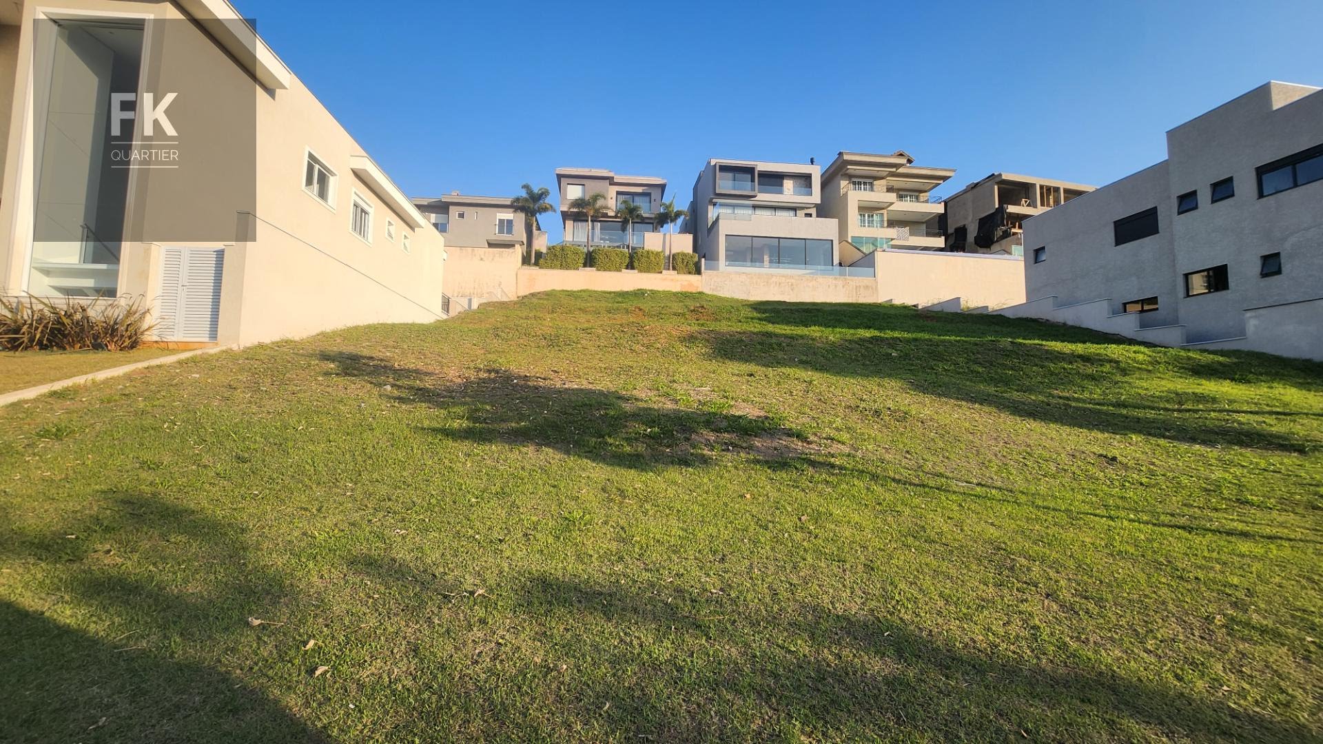 Terreno à venda com 490m² de terreno no Alphaville, Santana de Parnaíba — foto principal