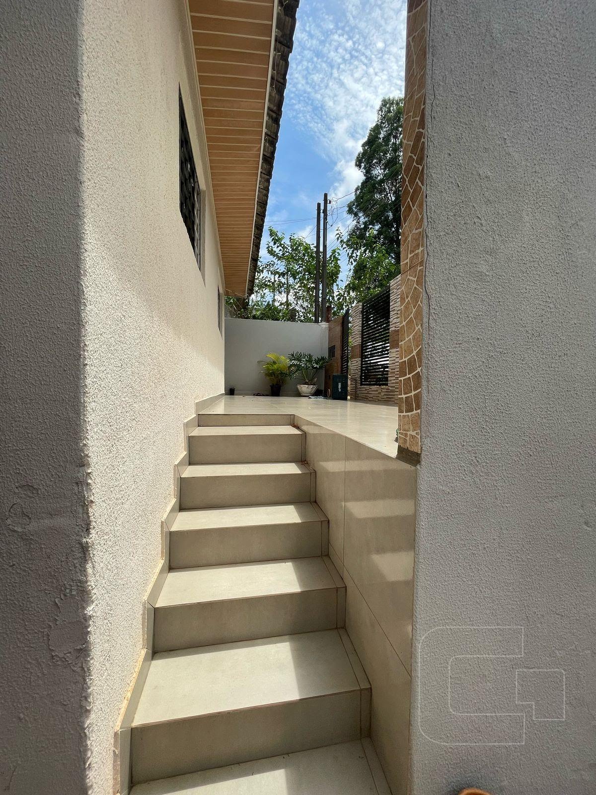 Casa à venda com 3 quartos, 4 vagas e 278m² no Jardim Flamingos, Apucarana (PR) — foto 3 de 26