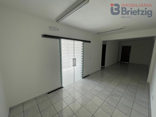 Alugue Sala com 1 vaga em América por R$2.600 + taxas/mensal. Imóvel Comercial em Joinville/SC.