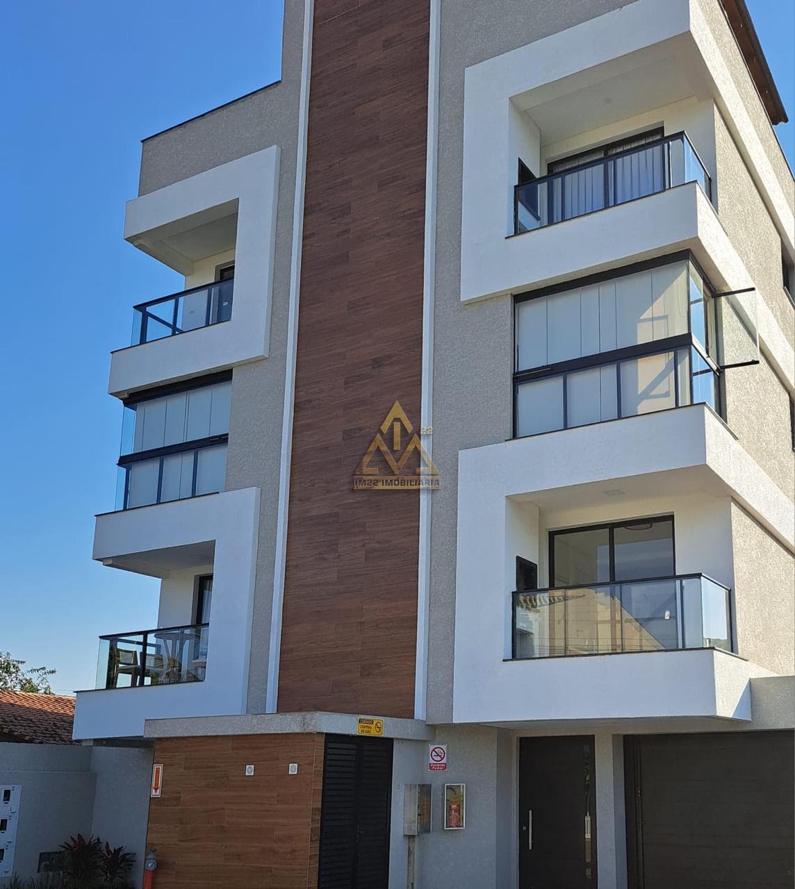 Apartamento à venda com 2 quartos, 2 banheiros, 1 vaga e 73m² no Centro, Penha — foto principal