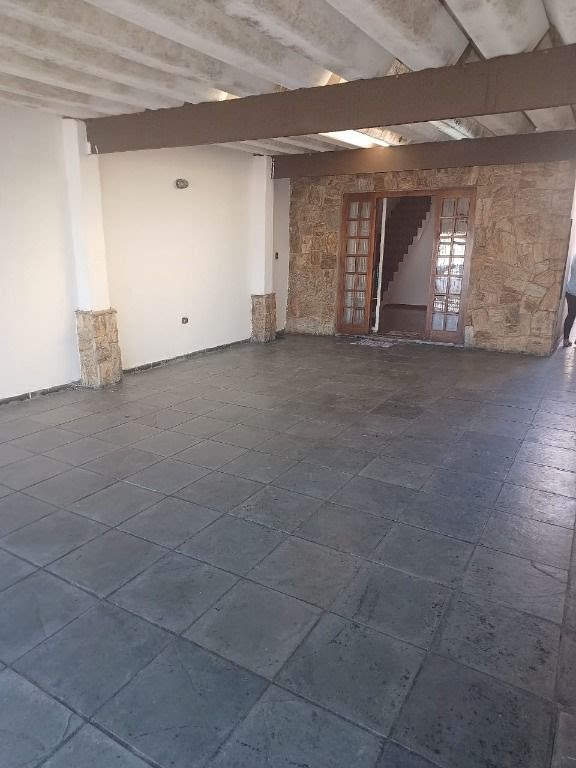 Casa à venda com 3 quartos, 3 banheiros e 200m² no Vila Riman, Arujá — foto principal