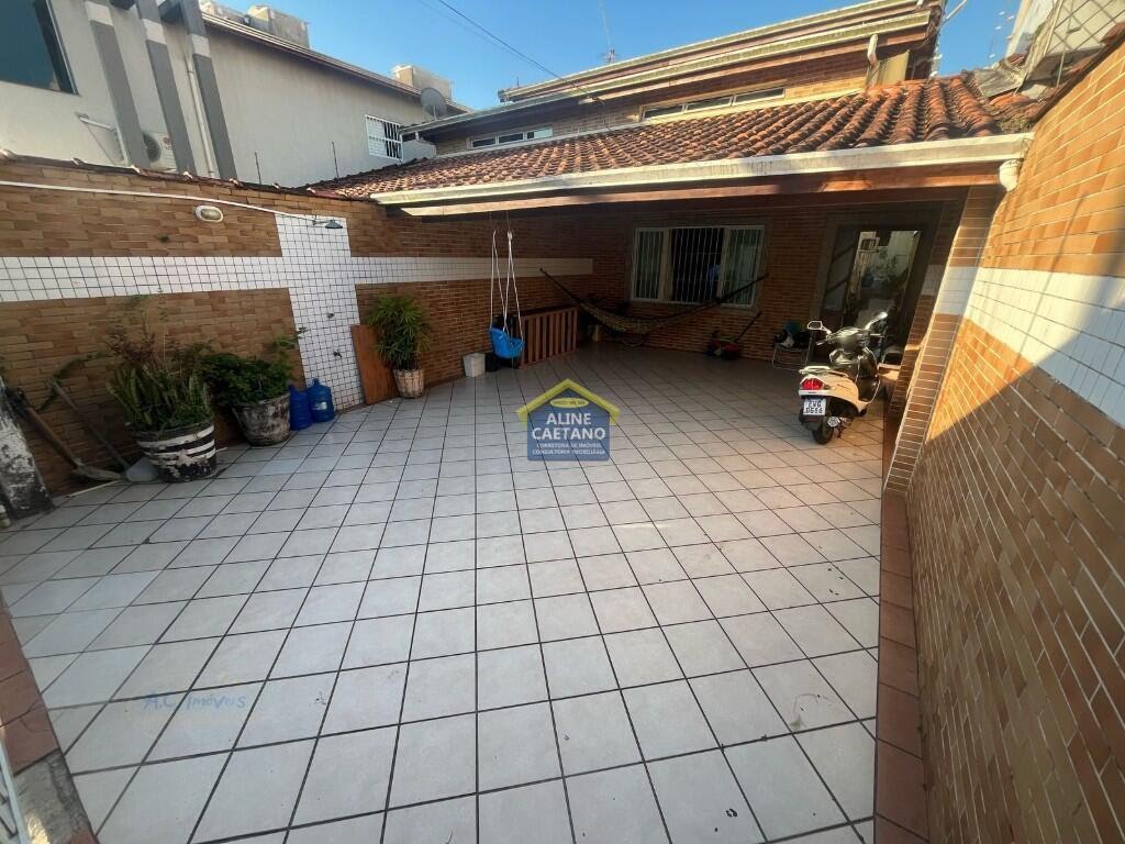 Casa à venda com 4 quartos, 3 banheiros, 4 vagas e 164m² no Cidade Ocian, Praia Grande — foto principal