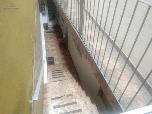 Escadas de acesso a casa de baixo