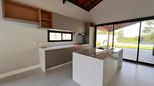 Casa à Venda em Manguinhos Serra: 4 Quartos, 3 Suítes, Condomínio