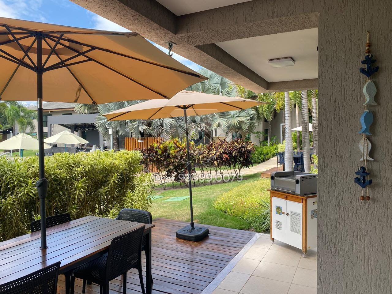 Compre Flat térreo piscina à venda em Muro Alto com 60m², mobiliado, decorado, 2 suítes, porteira fechada no Beach Class Eco Life.