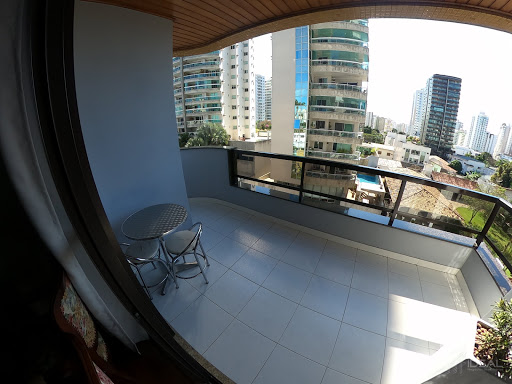 Apartamento com três quartos à venda no Centro de Campos dos Goytacazes, RJ. 