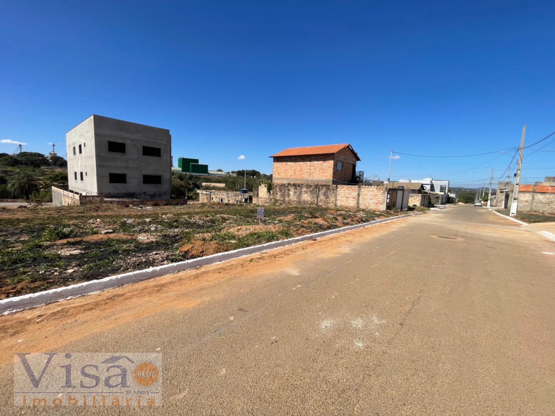 Terreno à venda com 200m² de terreno no Vila Nova, Paracatu — foto principal