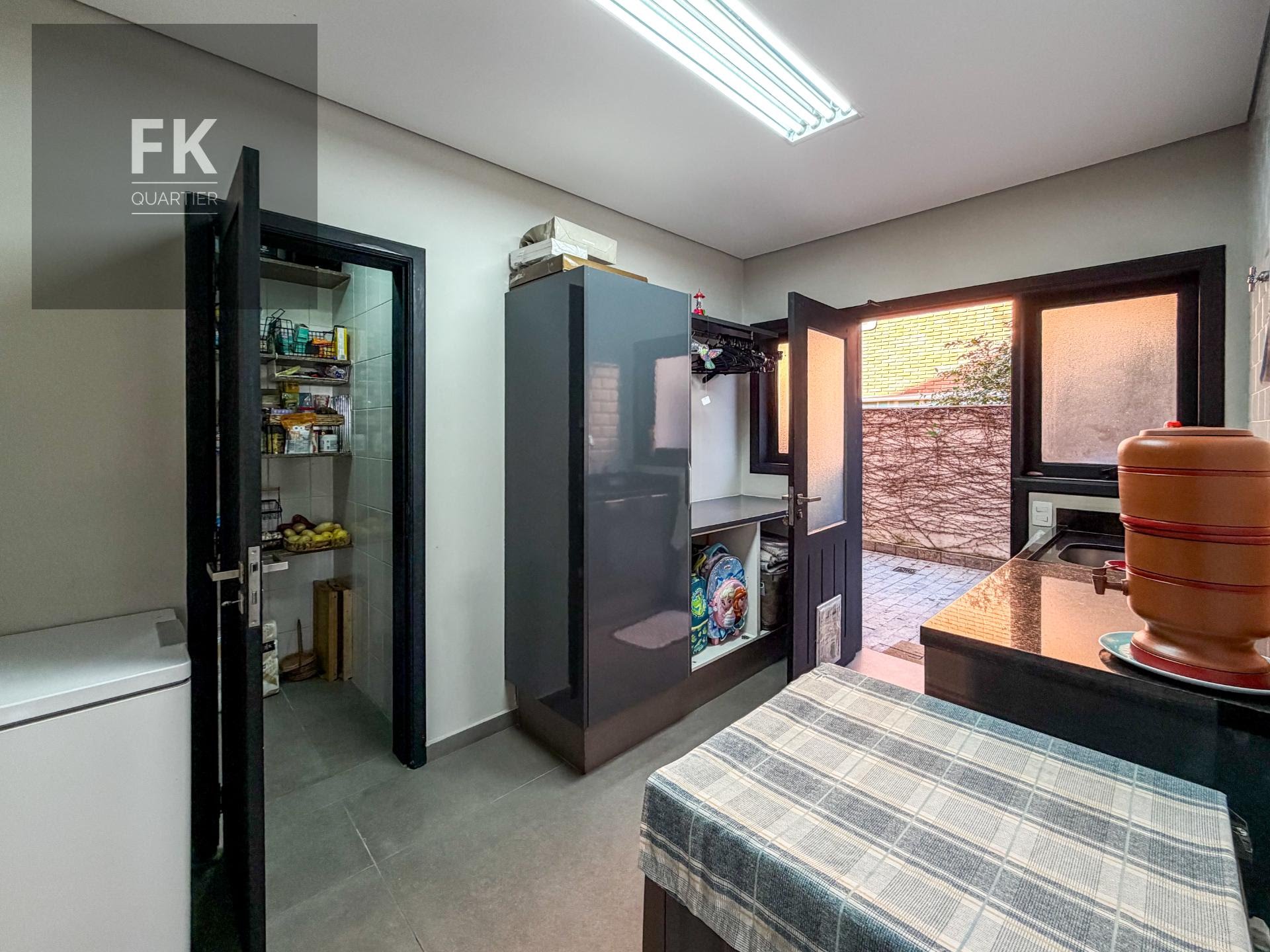 Casa à venda com 4 quartos, 2 suítes, 6 vagas e 400m² no Alphaville Residencial Dois, Barueri (SP) — foto 27 de 30