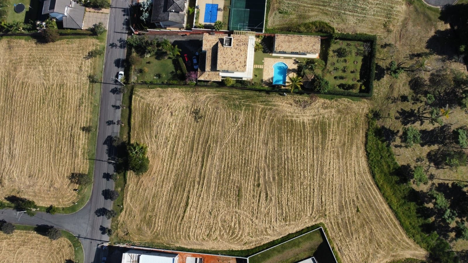 Terreno à venda com 1778m² de terreno no Parque Residencial Jequitibá, Jacareí (SP) — foto 3 de 4