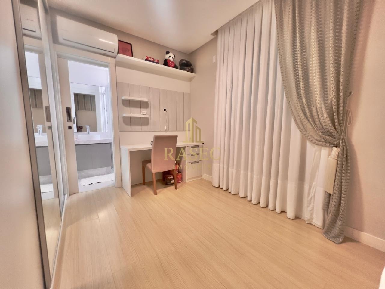Apartamento à venda com 3 suítes, 2 vagas e 140m² no Centro, Balneário Camboriú (SC) — foto 11 de 14