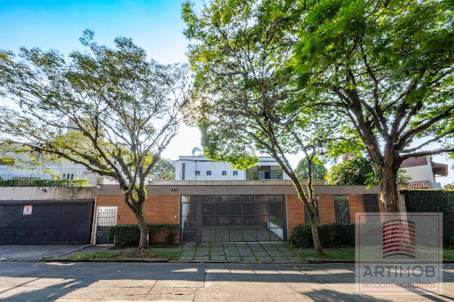 Casa à Venda no Jardim Leonor SP, 4 Suítes, 571m² – R$2,45Mi