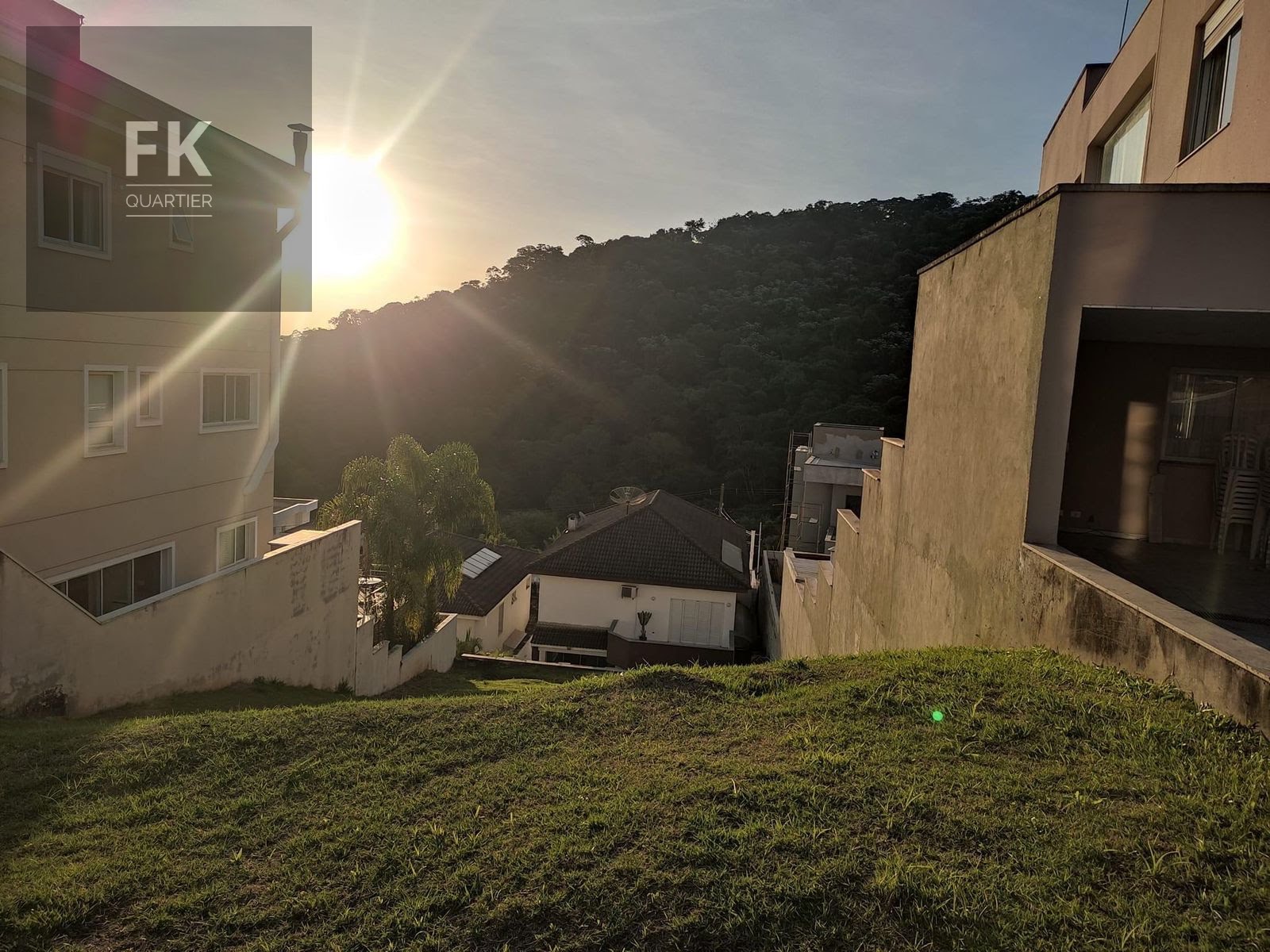 Terreno à venda com 360m² de terreno no Alphaville, Santana de Parnaíba — foto principal