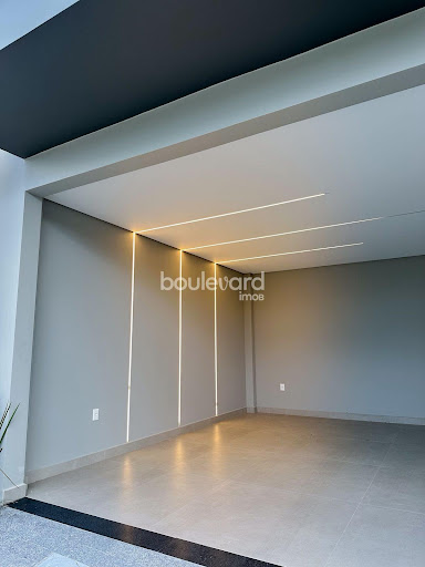 Casa Alto Padrão de 3 Dormitórios | 1 Suíte + 2 Demi-Suítes | Pedra Branca