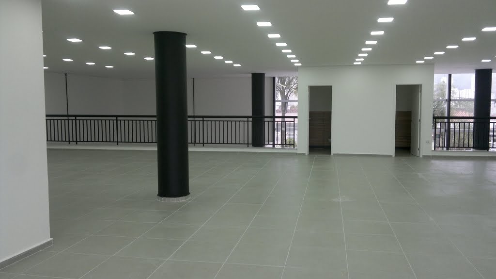 mezanino com 200 m2 e 2 banheiros