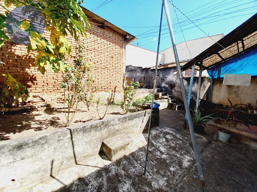 Casa com potencial para dois alugueis (residencial e comercial)