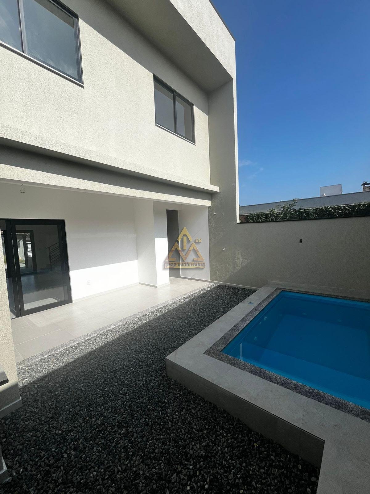 Casa à venda com 3 quartos, 1 suíte, 2 vagas e 106m² no Itacolomi, Balneário Piçarras (SC) — foto 4 de 8