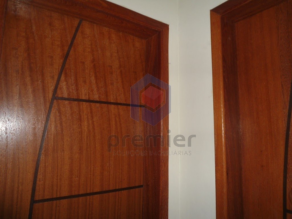 prateleira na área de serviço