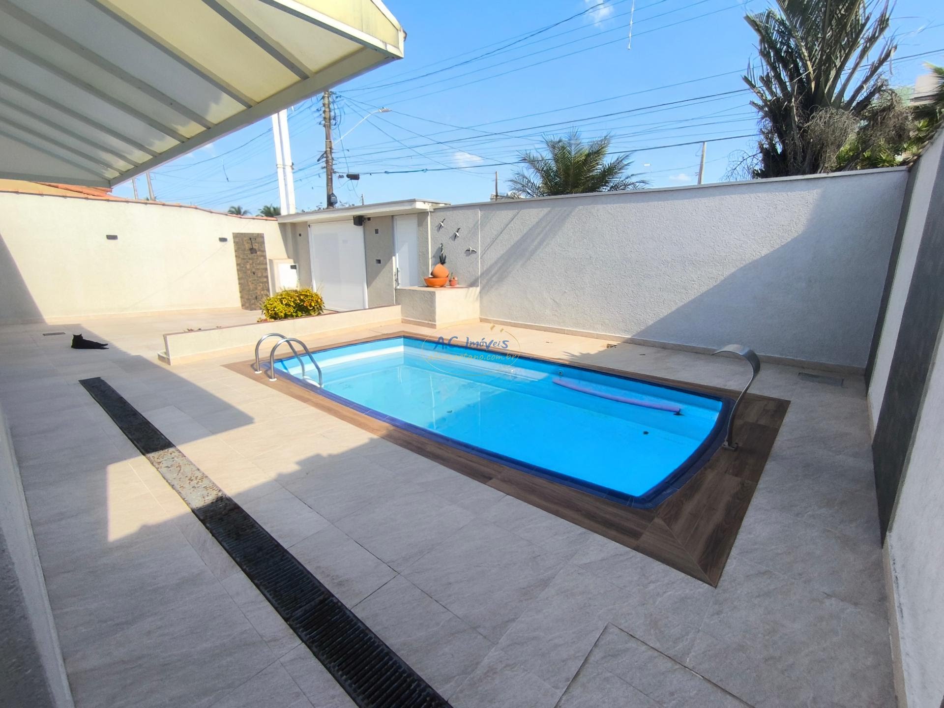 Casa à venda com 3 quartos, 4 banheiros, 7 vagas e 227m² no Balneario Flórida, Praia Grande — foto principal