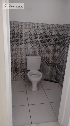 Sala Comercial 15m² com banheiro.