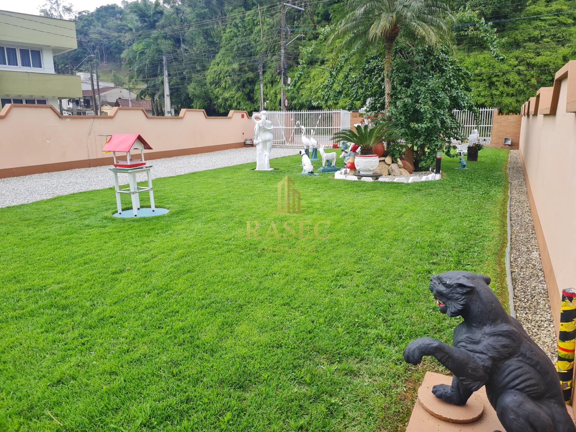 Casa à venda com 4 quartos, 1 suíte, 2 vagas e 209m² no Primeiro de Maio, Brusque (SC) — foto 3 de 18