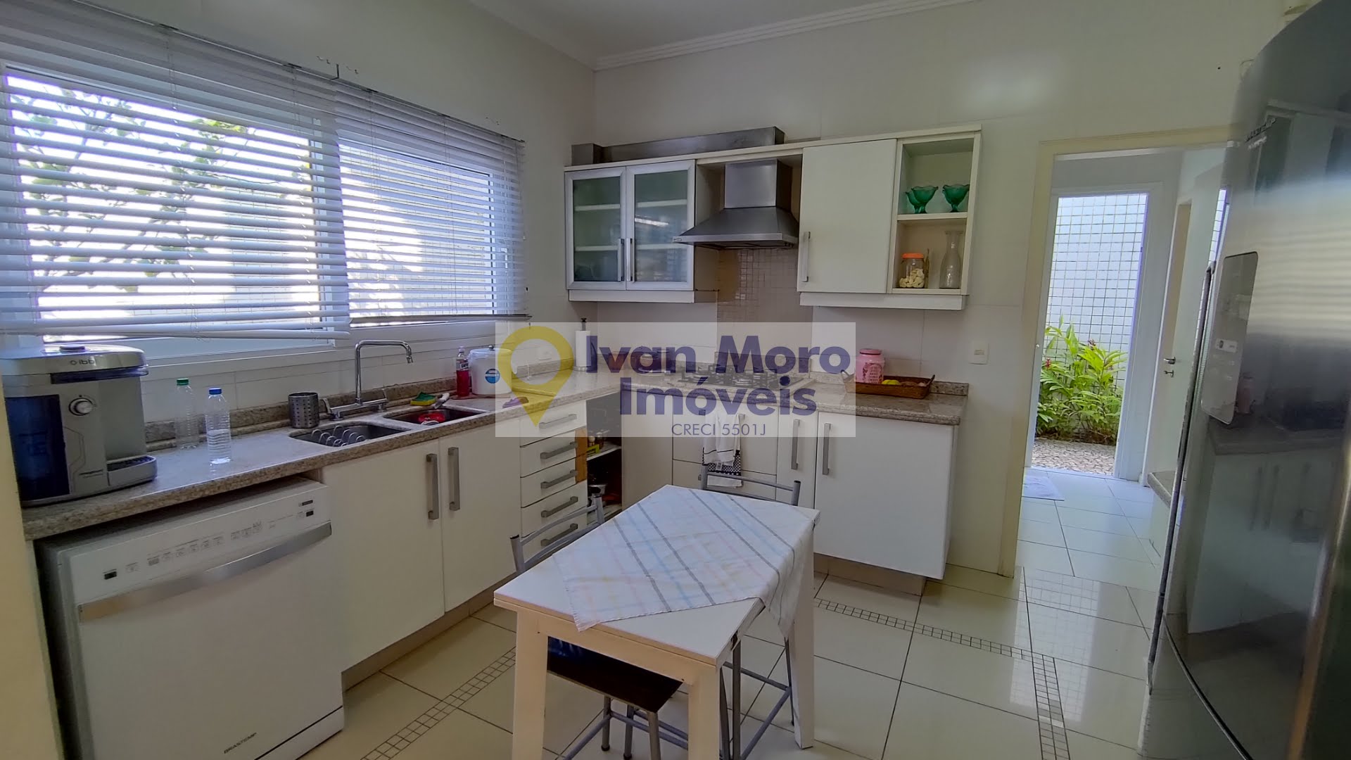Casa à venda com 5 quartos, 5 suítes, 4 vagas e 276m² no Daniela, Florianópolis (SC) — foto 22 de 30