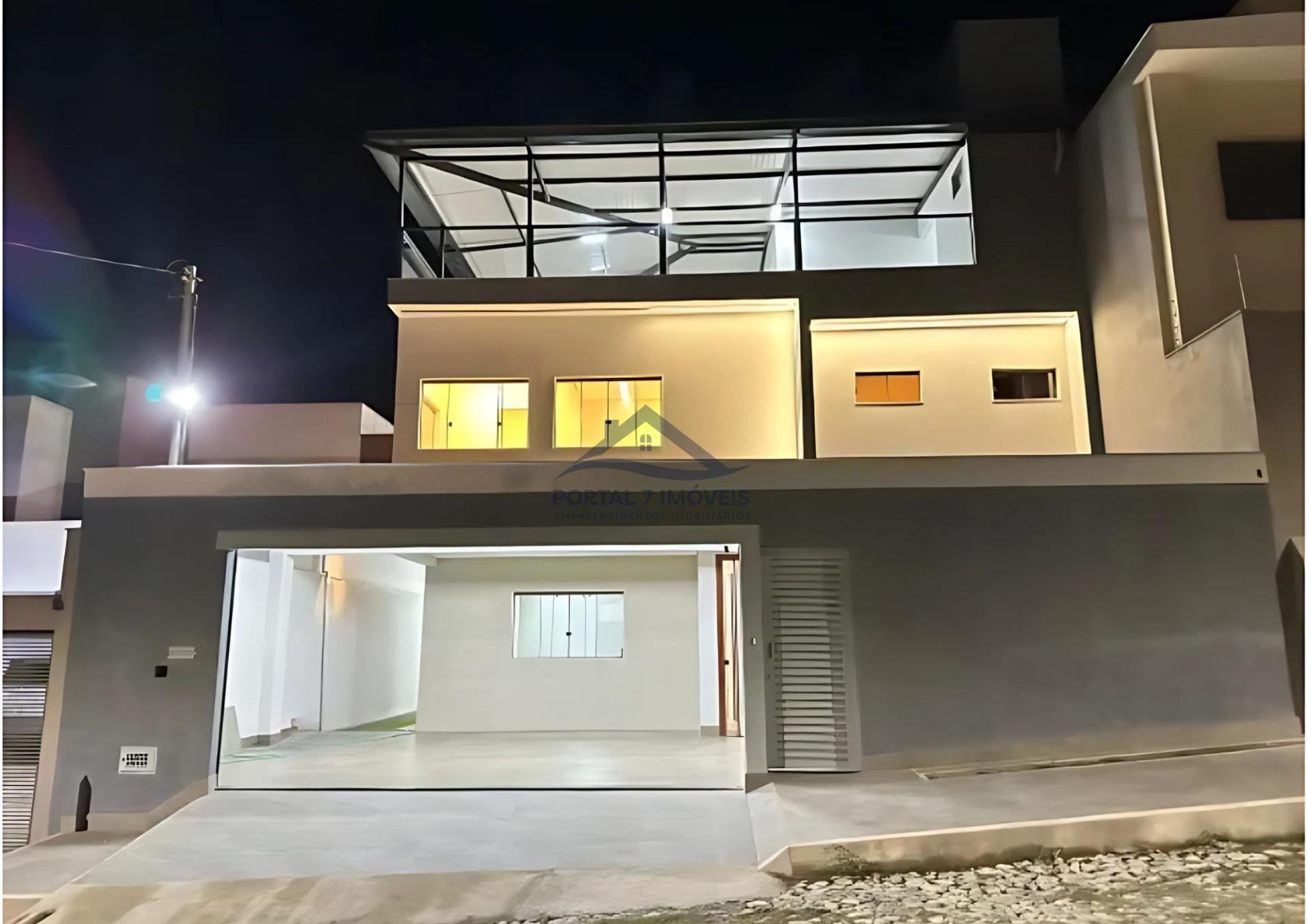 Casa à venda com 4 quartos, 2 suítes, 2 vagas e 263m² no Jardim Arizona, Sete Lagoas (MG) — foto 2 de 19