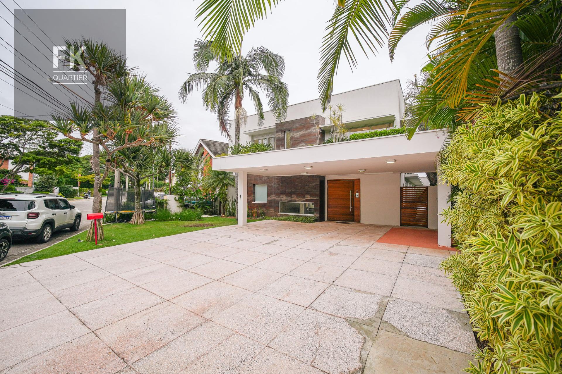 Casa à venda com 5 quartos, 8 banheiros, 4 vagas e 598m² no Alphaville, Santana de Parnaíba — foto principal