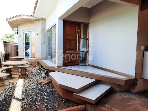 Casa em Vila Jardim  -  Adamantina