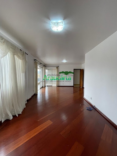 Sala ampla em dois ambientes