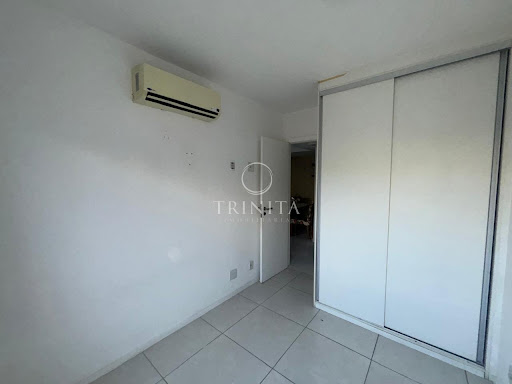 quarto-com-armario-e-split-garden-mar-de-goa-recreio