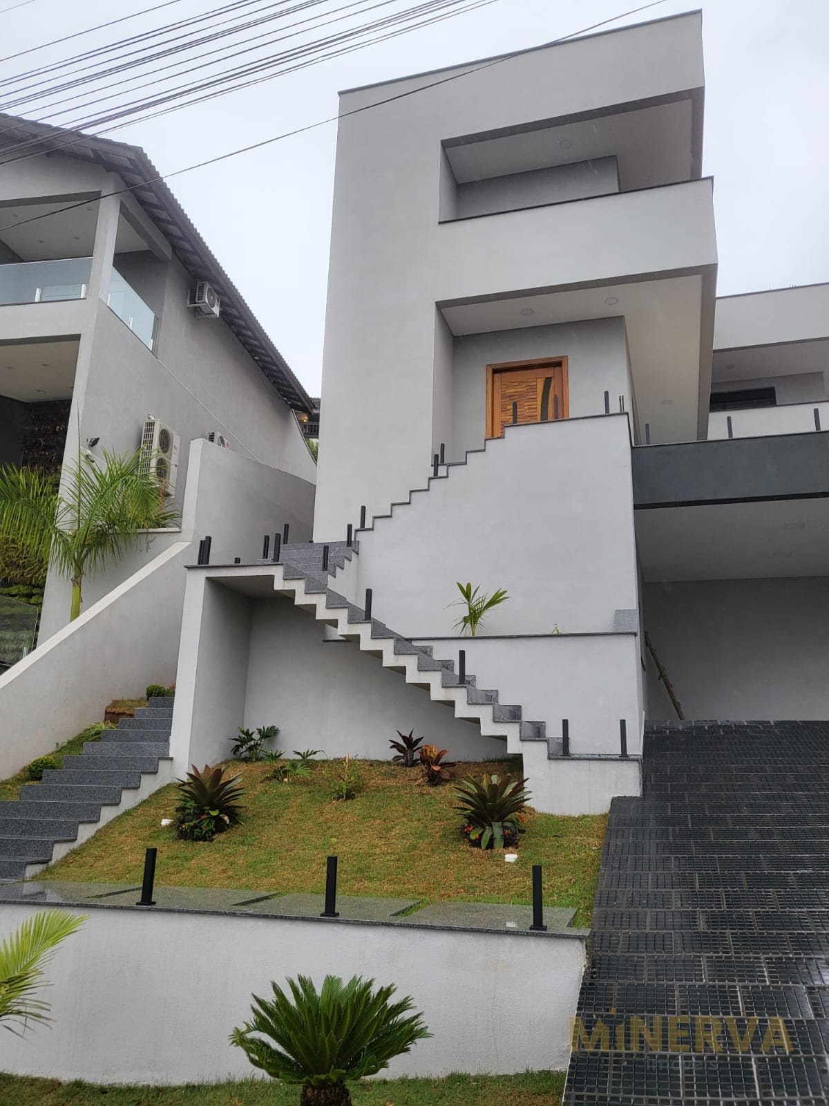 Casa à venda com 3 quartos, 3 banheiros, 4 vagas e 355m² no Jardim Via Dutra, Arujá — foto principal