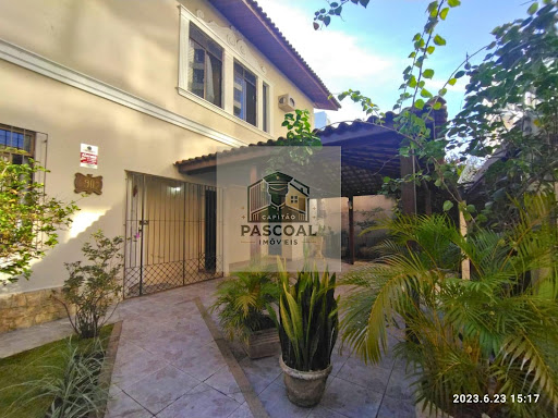 Casa à Venda no Centro de Campos: 4 Suítes, 198m², R$649mil