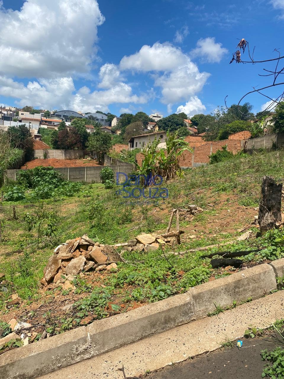 Terreno à venda com 465m² de terreno no Vila Silveria, Araxá (MG) — foto 2 de 4