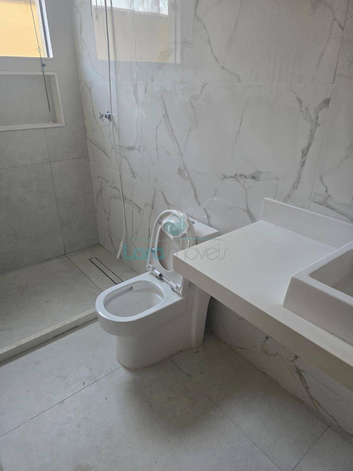 Casa à venda com 4 quartos, 4 suítes, 2 vagas e 230m² no Viverde I, Rio das Ostras (RJ) — foto 17 de 23