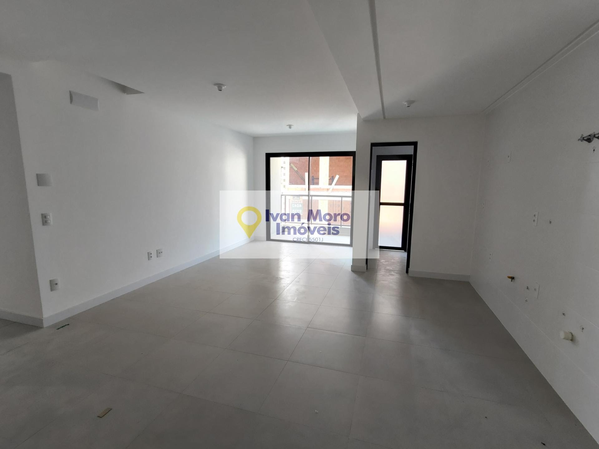 Apartamento à venda com 3 quartos, 3 suítes, 2 vagas e 110m² no Centro, Florianópolis (SC) — foto 2 de 30