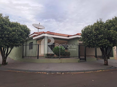 Casa em Cidade Jardim  -  Jaboticabal
