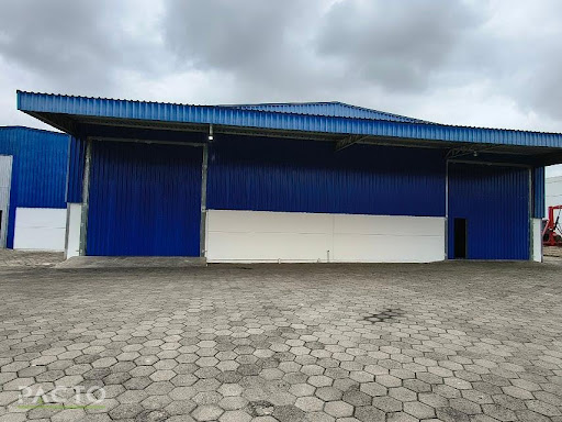Descubra uma excelente oportunidade para o seu negócio em Cidade Alta, Araranguá! Este pavilhão comercial oferece 720m² de área útil, ideal para empresas que buscam espaço, versatilidade e uma localiz