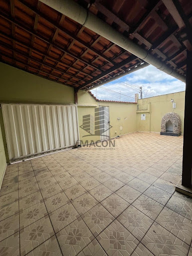 Casa Ampla e Completa com 4 Quartos, 2 Salas e 2 Vagas