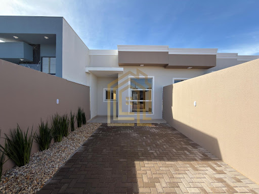 Casa no Madrid, Cascavel: 2 Dormitórios e Suíte
