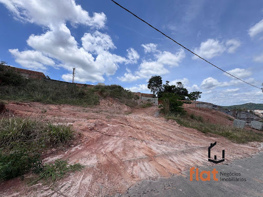 Terreno à Venda no bairro Jardim Castelo Branco, Pará de Minas – R$250 mil