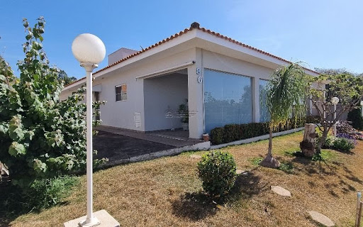 casa com paisagismos