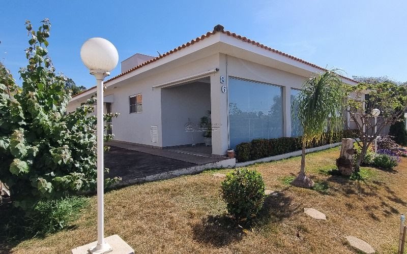 casa com paisagismos