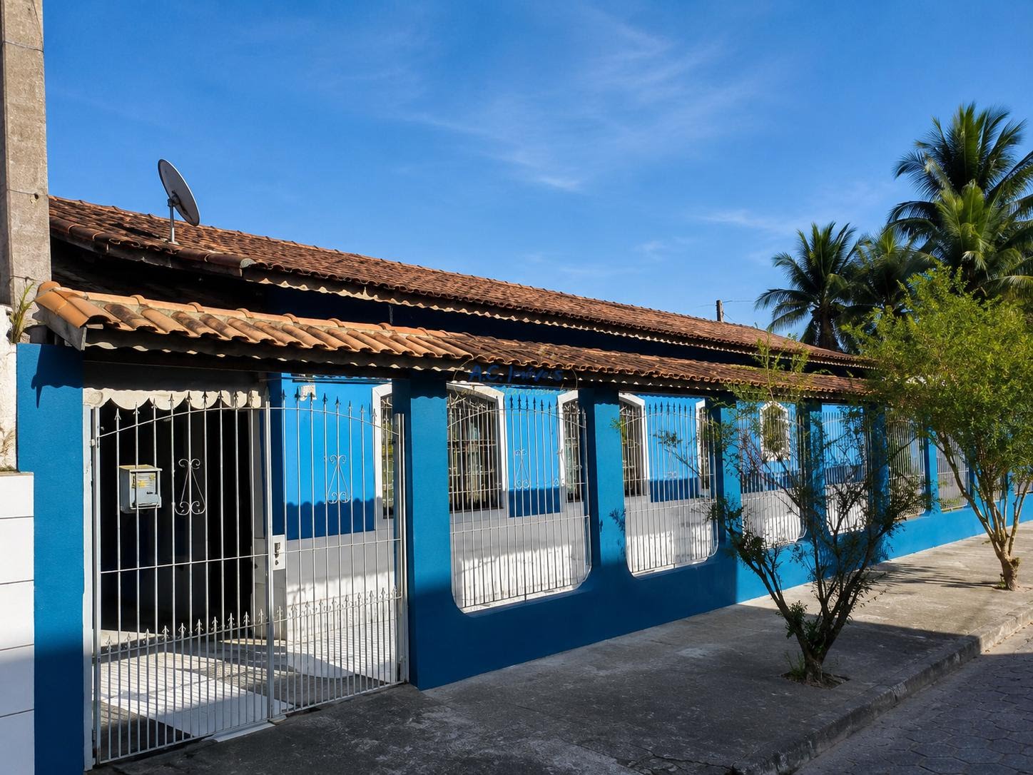Casa à venda com 3 quartos, 1 suíte, 5 vagas e 189m² no Vila Caiçara, Praia Grande (SP) — foto 2 de 20