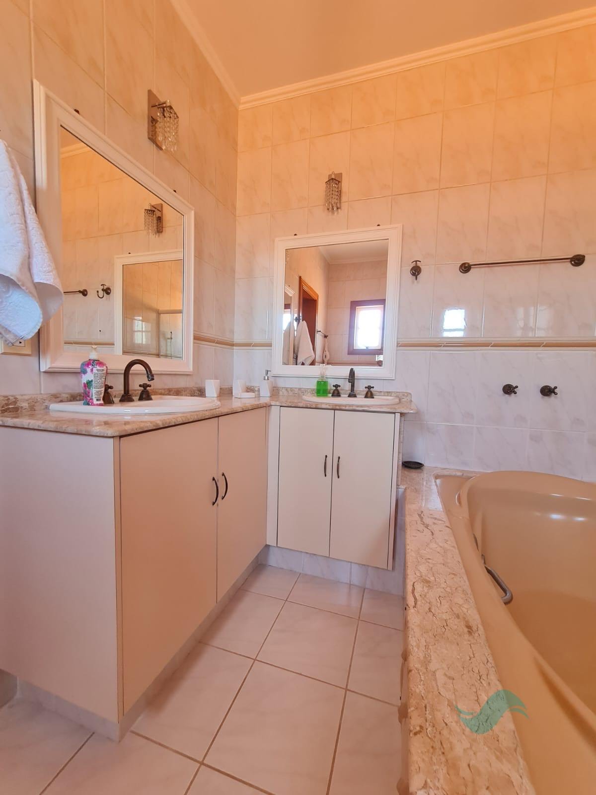 Casa à venda com 3 quartos, 2 suítes, 2 vagas e 350m² no Jurerê, Florianópolis (SC) — foto 15 de 18