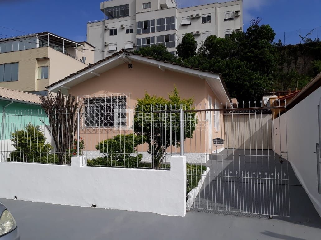 Casa com 3 dormitórios Barreiros - São José/SC