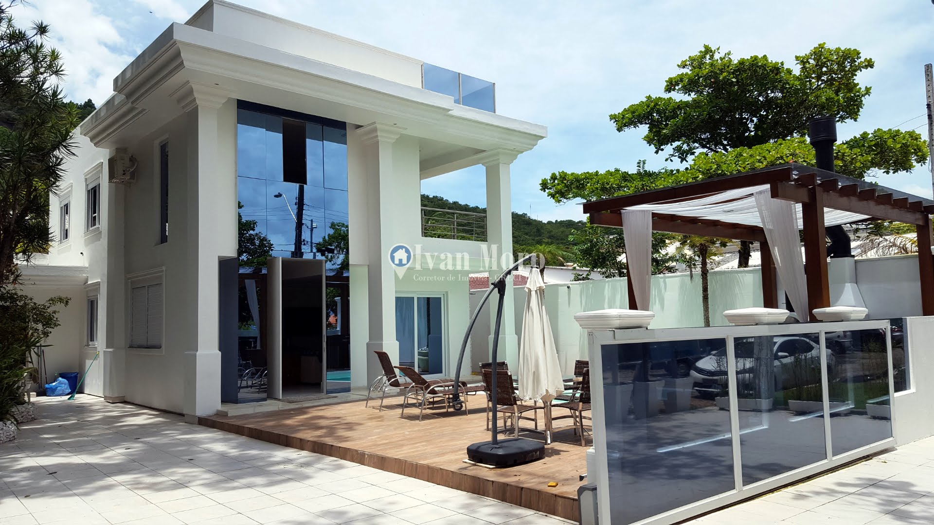 Casa para alugar com 5 quartos, 4 banheiros, 3 vagas e 490m² no Daniela, Florianópolis — foto principal