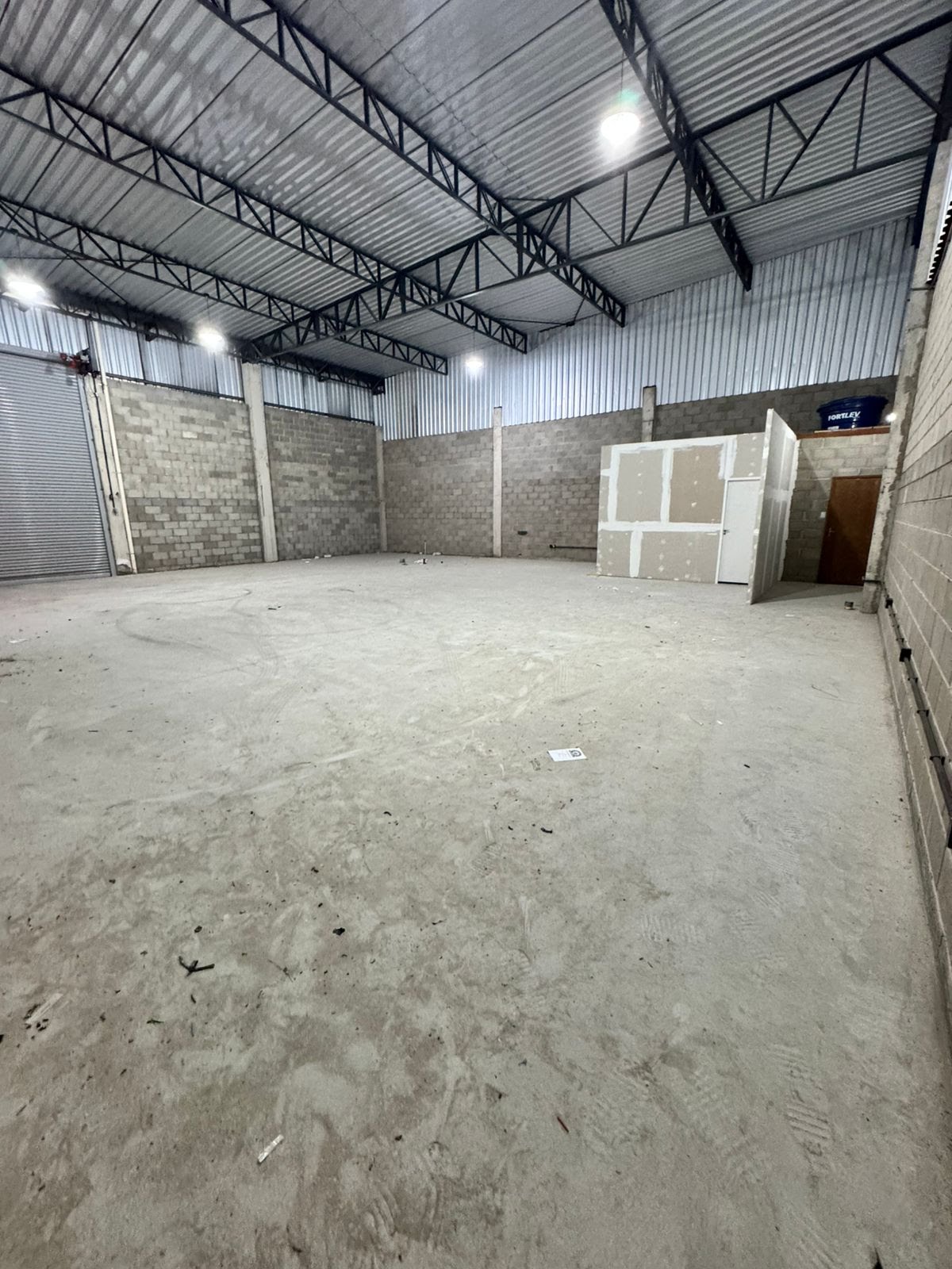 Comercial para alugar com 1 banheiro e 300m² no Pedra do Descanso, Feira de Santana (BA) — foto 2 de 4