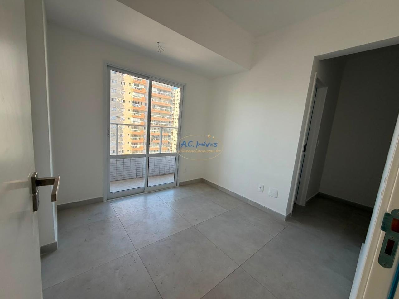 Apartamento à venda com 4 quartos, 3 suítes, 2 vagas e 135m² no Guilhermina, Praia Grande (SP) — foto 27 de 29